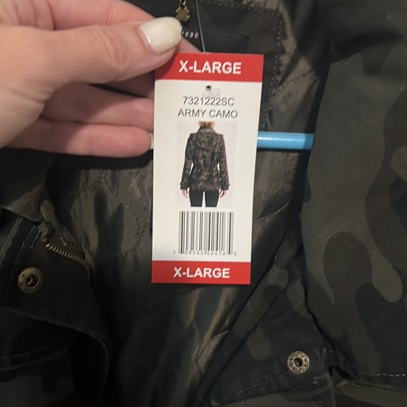 Beautiful camo jacket women’s - Picture 4 of 4